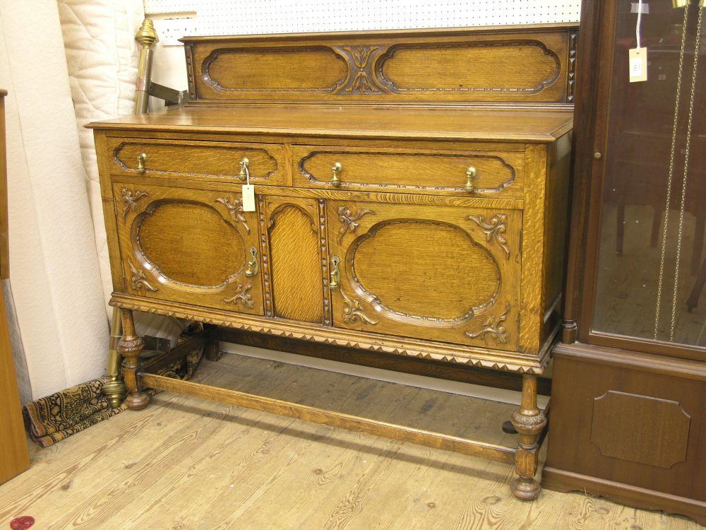 Appraisal: A solid medium oak sideboard with raised back two frieze