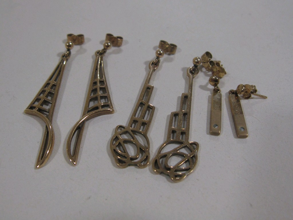 Appraisal: Three pairs of ct gold drop earrings