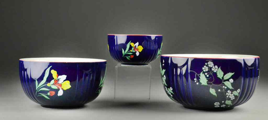 Appraisal: Hall Cobalt Mixing BowlsTo include three nesting mixing bowls with