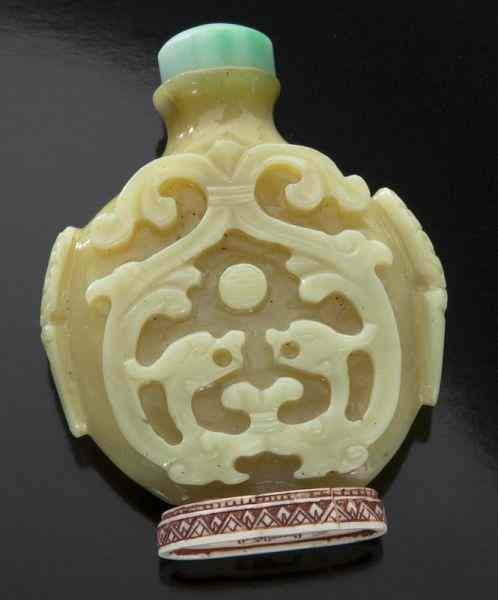 Appraisal: Chinese Qing overlay Peking glass snuff bottle International shipping IS