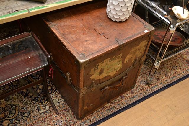 Appraisal: AN IMPRESSIVE VINTAGE LEATHER BOUND TRUNK WITH BRASS FITTINGS