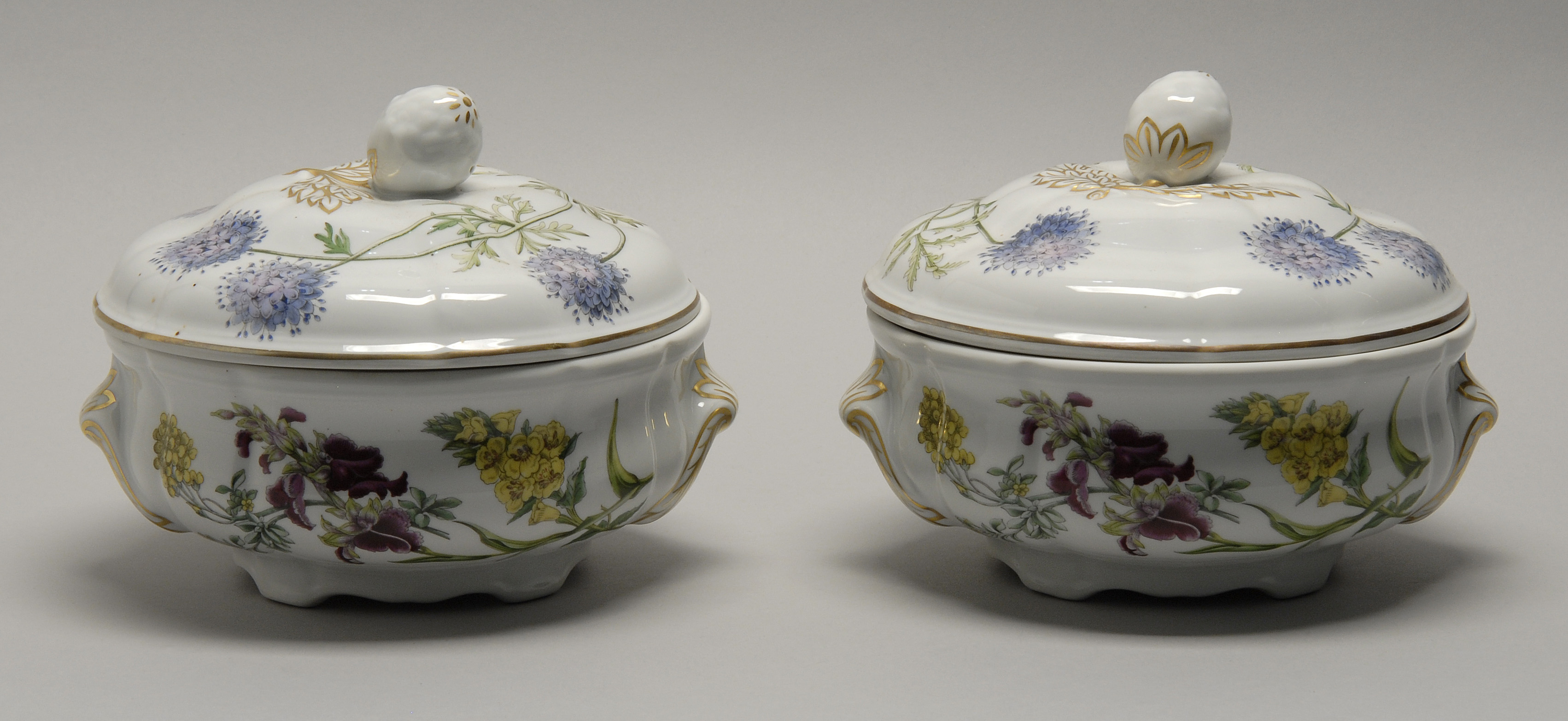 Appraisal: PAIR OF SPODE PORCELAIN COVERED TUREENS Late th CenturyIn the