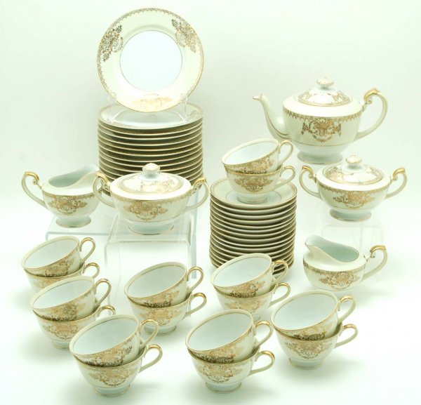 Appraisal: A Kyoto China gilt decorated tea set Gilt decoration of