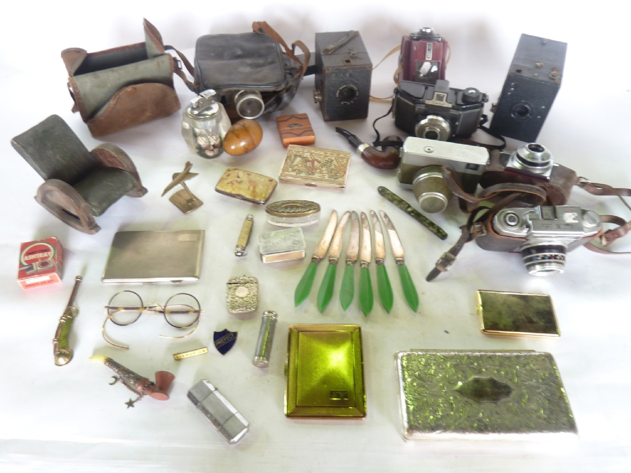 Appraisal: A selection of th century cameras to include an unusual