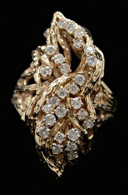 Appraisal: Cluster diamond gold ring round brilliant-cut diamonds total estimated weight