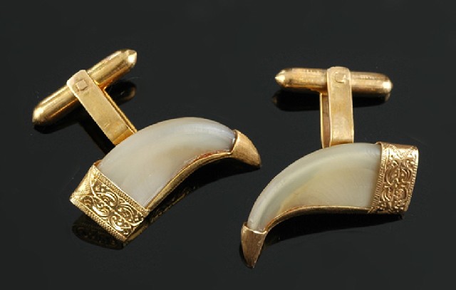 Appraisal: A pair of tiger claw cufflinks Each claw mounted in