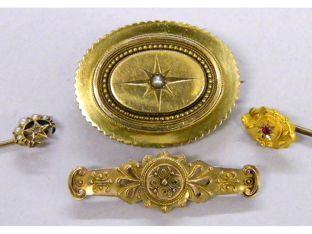 Appraisal: Victorian oval mourning brooch set with a single pearl and