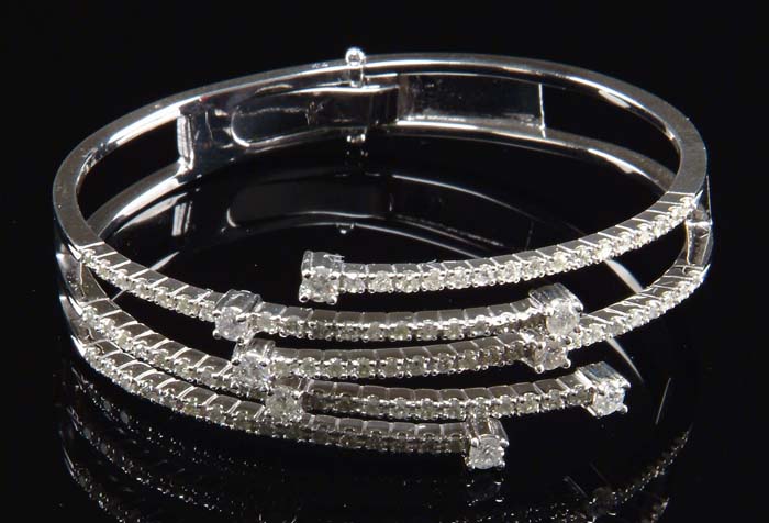 Appraisal: DIAMOND BRACELET Beautiful kt white gold diamond bracelet features five