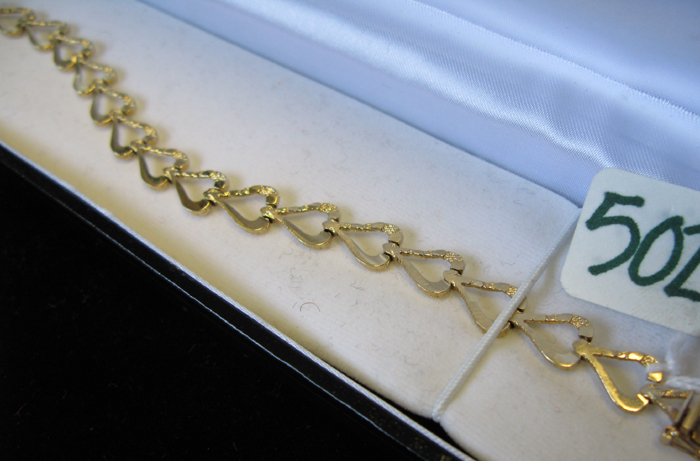 Appraisal: FOURTEEN KARAT YELLOW GOLD CHAIN LINK BRACELET inches with yellow