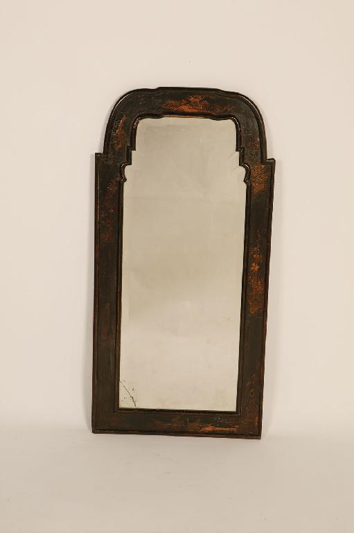 Appraisal: A QUEEN ANNE CHINOISERIE LACQUERED WALL MIRROR with an arch