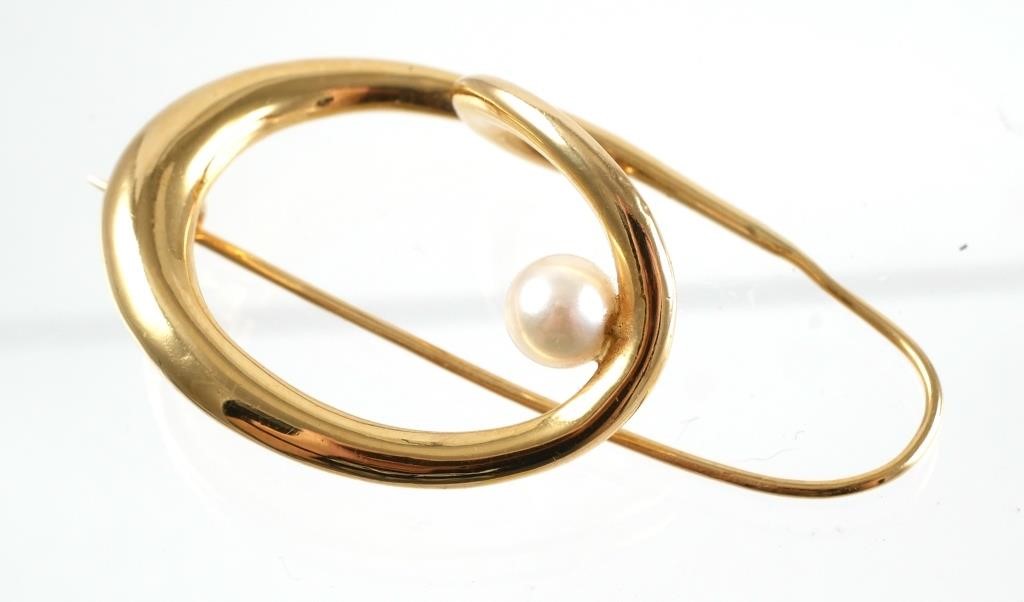 Appraisal: K yellow gold with single white luster pearl in a