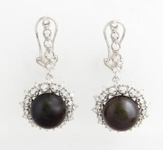 Appraisal: Pair of K Pendant Earrings each with a mm Tahitian