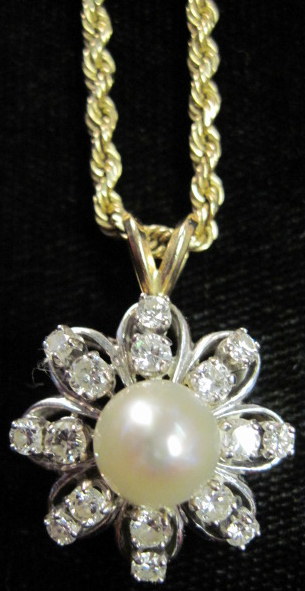 Appraisal: Yellow and white gold diamond and pearl pendant'Flower' form centering