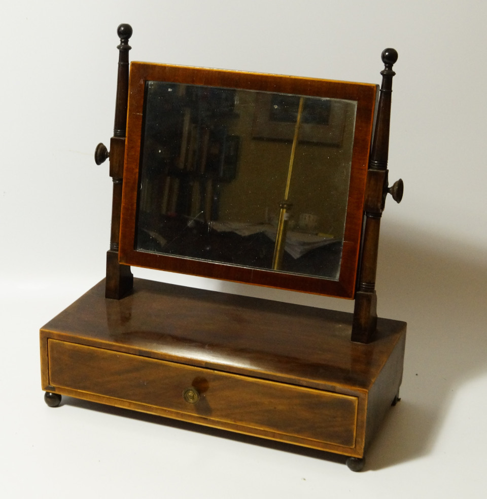 Appraisal: An early thC mahogany dressing table mirror the rectangular plate