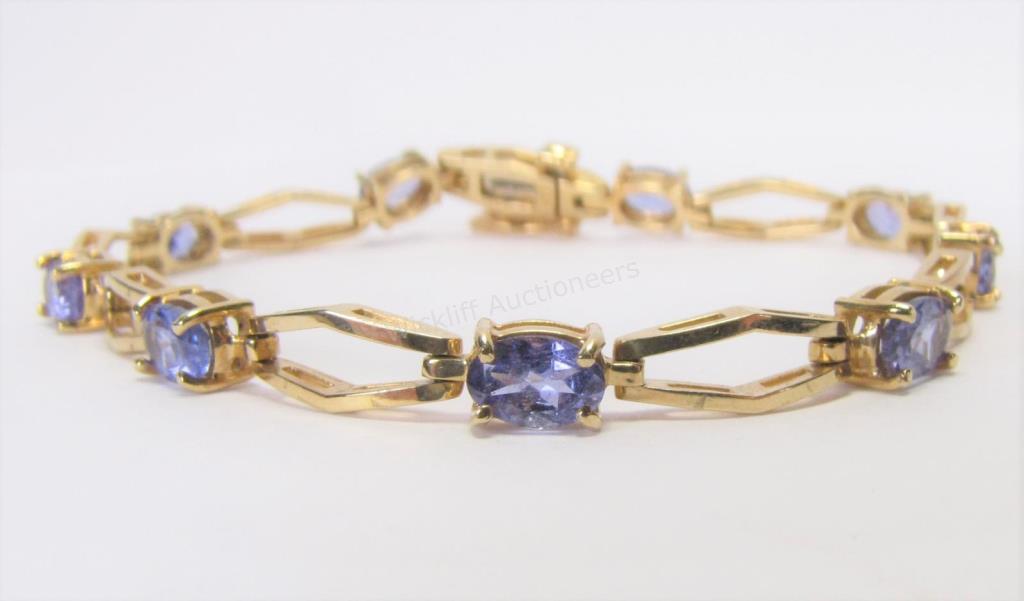 Appraisal: A K yellow gold link bracelet containing nine mm x