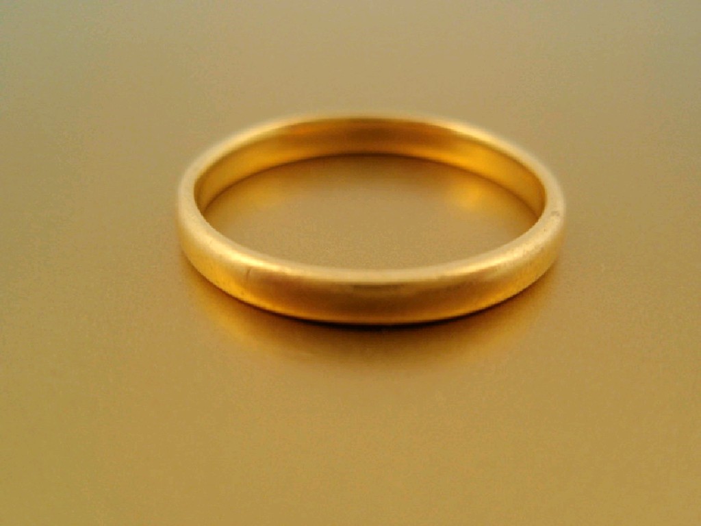 Appraisal: A narrow ct gold wedding band g