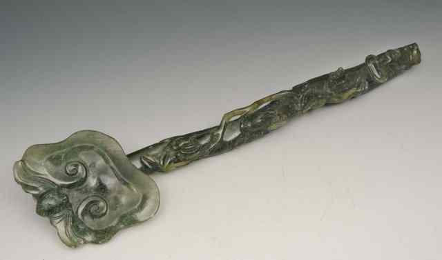 Appraisal: A CHINESE SPINACH JADE CARVED RUYI SCEPTRE with trailing raised