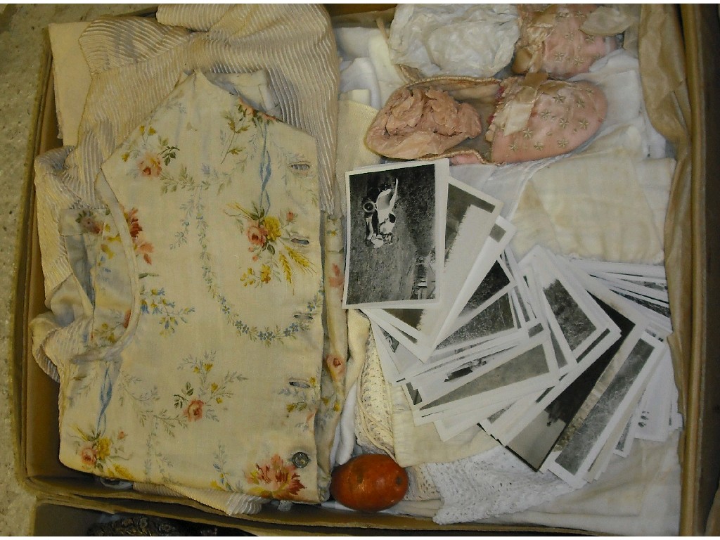 Appraisal: Quantity of th century and later baby's clothing to include