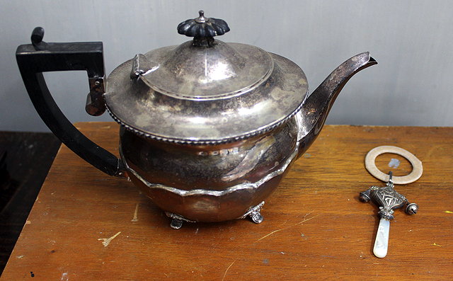 Appraisal: AN EARLY TH CENTURY SILVER TEAPOT with marks of Birmingham