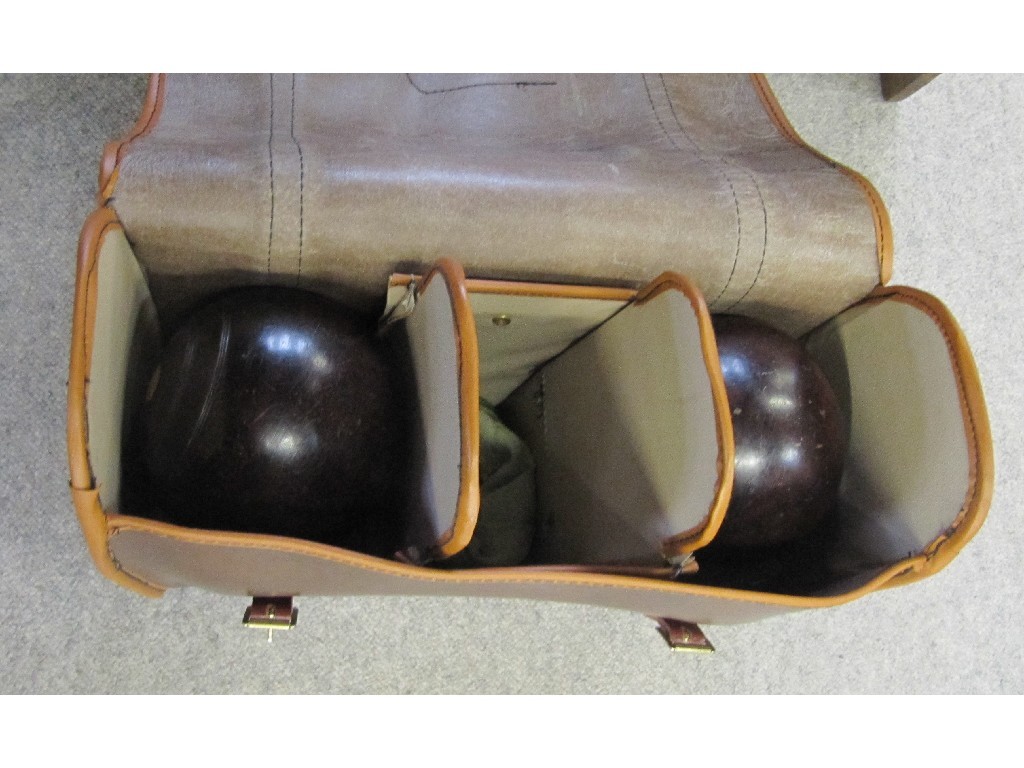 Appraisal: Set of lawn bowls in bag