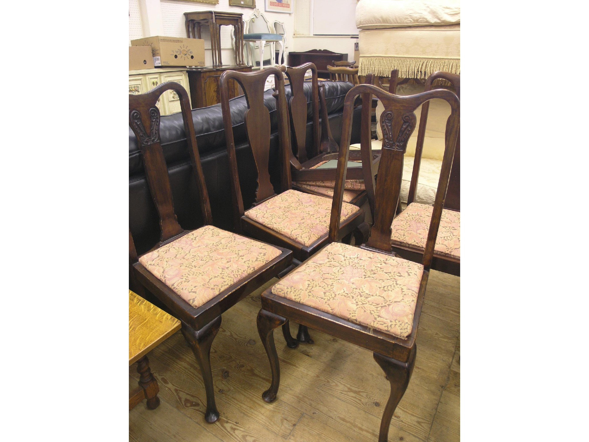 Appraisal: A set of four Queen Anne-style mahogany dining chairs with