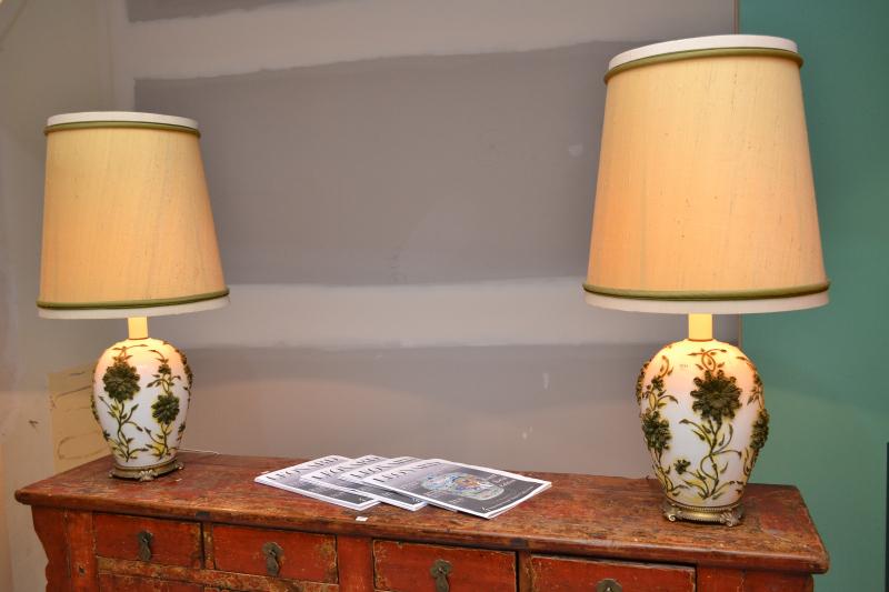 Appraisal: A PAIR OF CERAMIC TABLE LAMPS WITH FLORAL DECORATION A