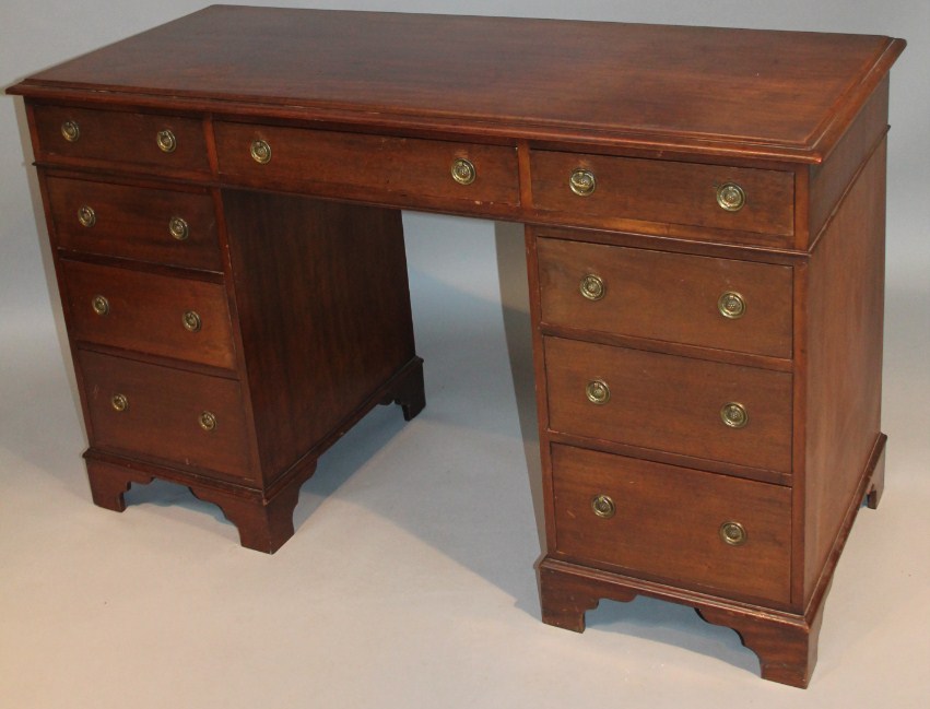 Appraisal: An early thC mahogany twin pedestal desk the rectangular moulded