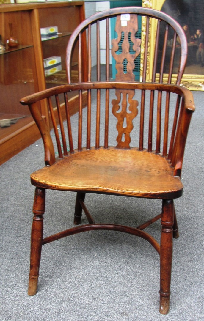 Appraisal: A George III yew and elm Windsor chair with pierced