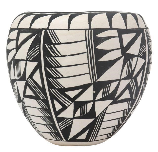 Appraisal: Native American pottery olla pot geometric black on white design