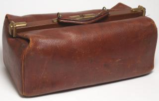 Appraisal: Vintage Oversize Leather Doctor's Bag Brown leather with gilt brass