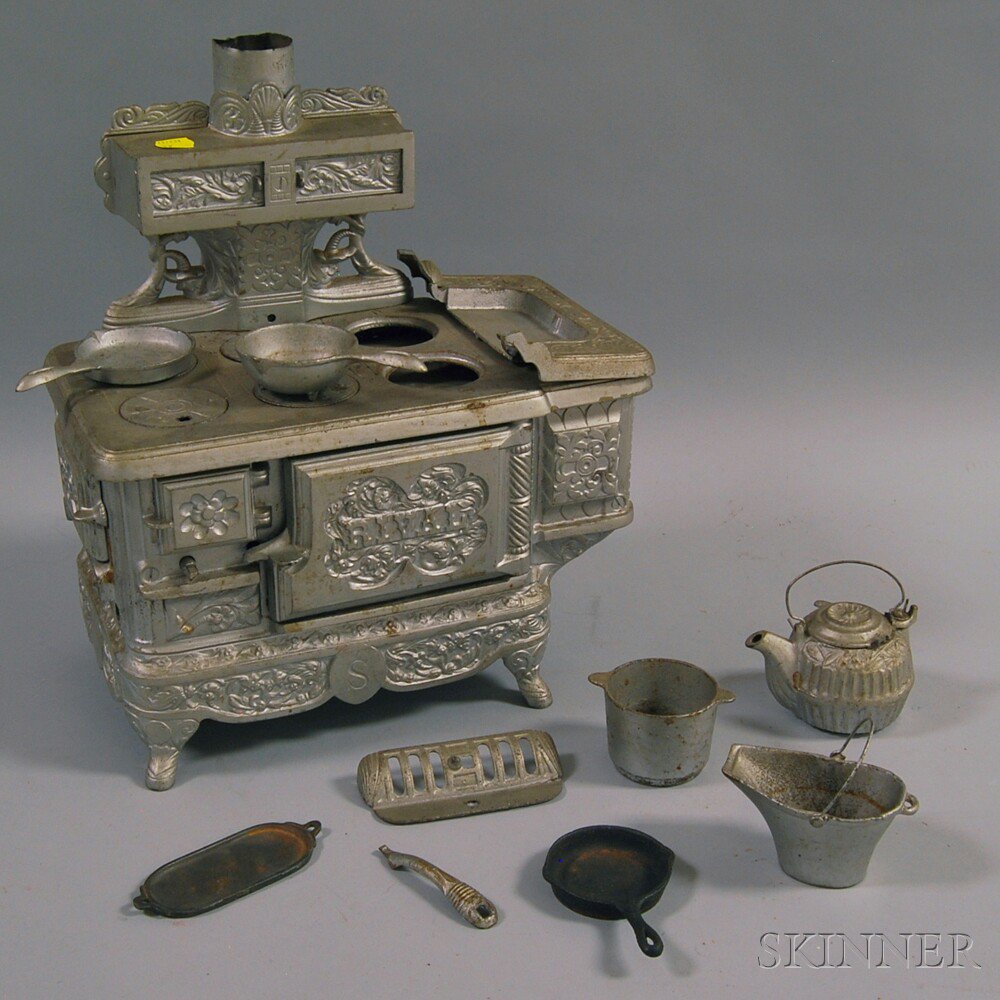 Appraisal: Cast Iron Doll's Rival Stove and Cookware with six burners