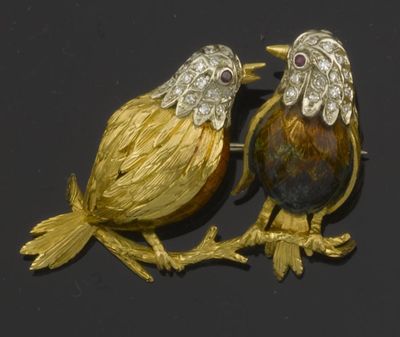 Appraisal: A bird brooch Set with two birds with enamel decoration