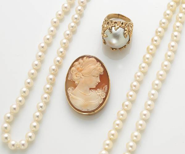 Appraisal: A collection of cultured pearl shell cameo and k gold