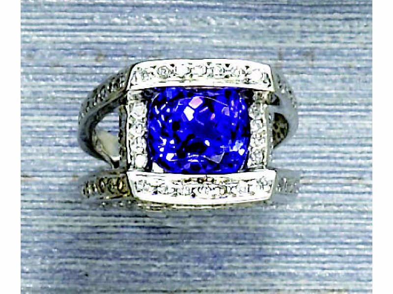 Appraisal: TANZANITE AND DIAMOND RING k white gold lady's ring set