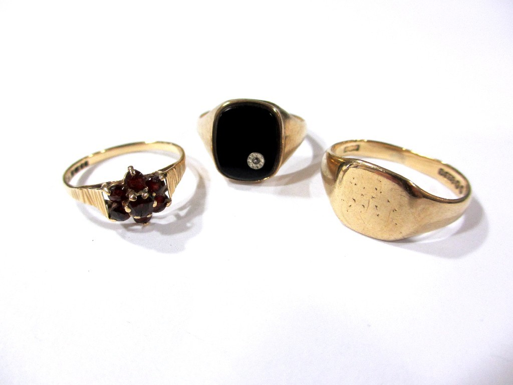 Appraisal: A gents ct gold black onyx and diamond signet ring