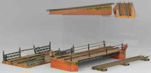 Appraisal: MARKLIN BRIDGE Hand painted tin center span with side approaches