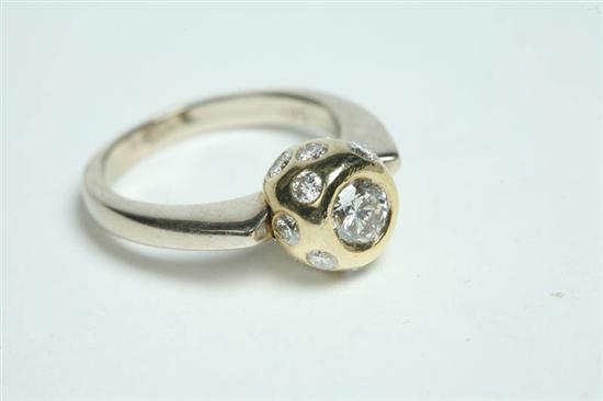 Appraisal: DIAMOND RING Modern diamond ring in yellow white gold Center