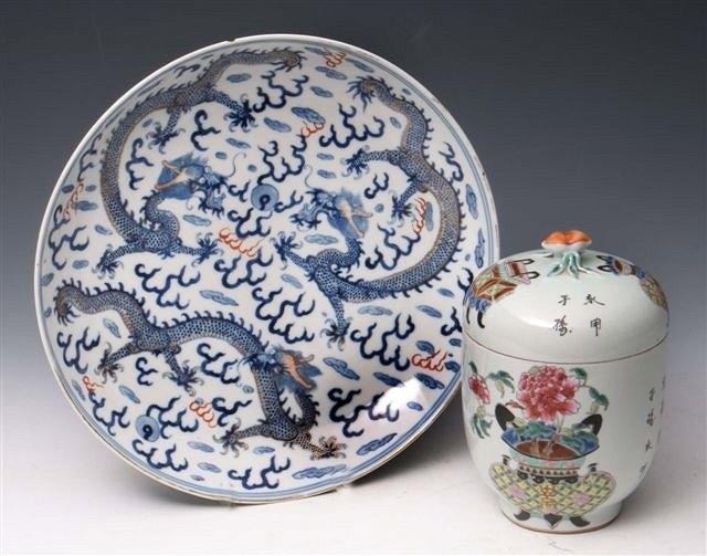 Appraisal: A CHINESE IMARI CIRCULAR DISH painted with five clawed dragons