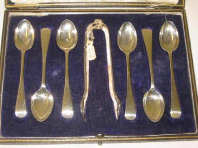 Appraisal: A SET OF SIX TEASPOONS AND TONGS Old English pattern