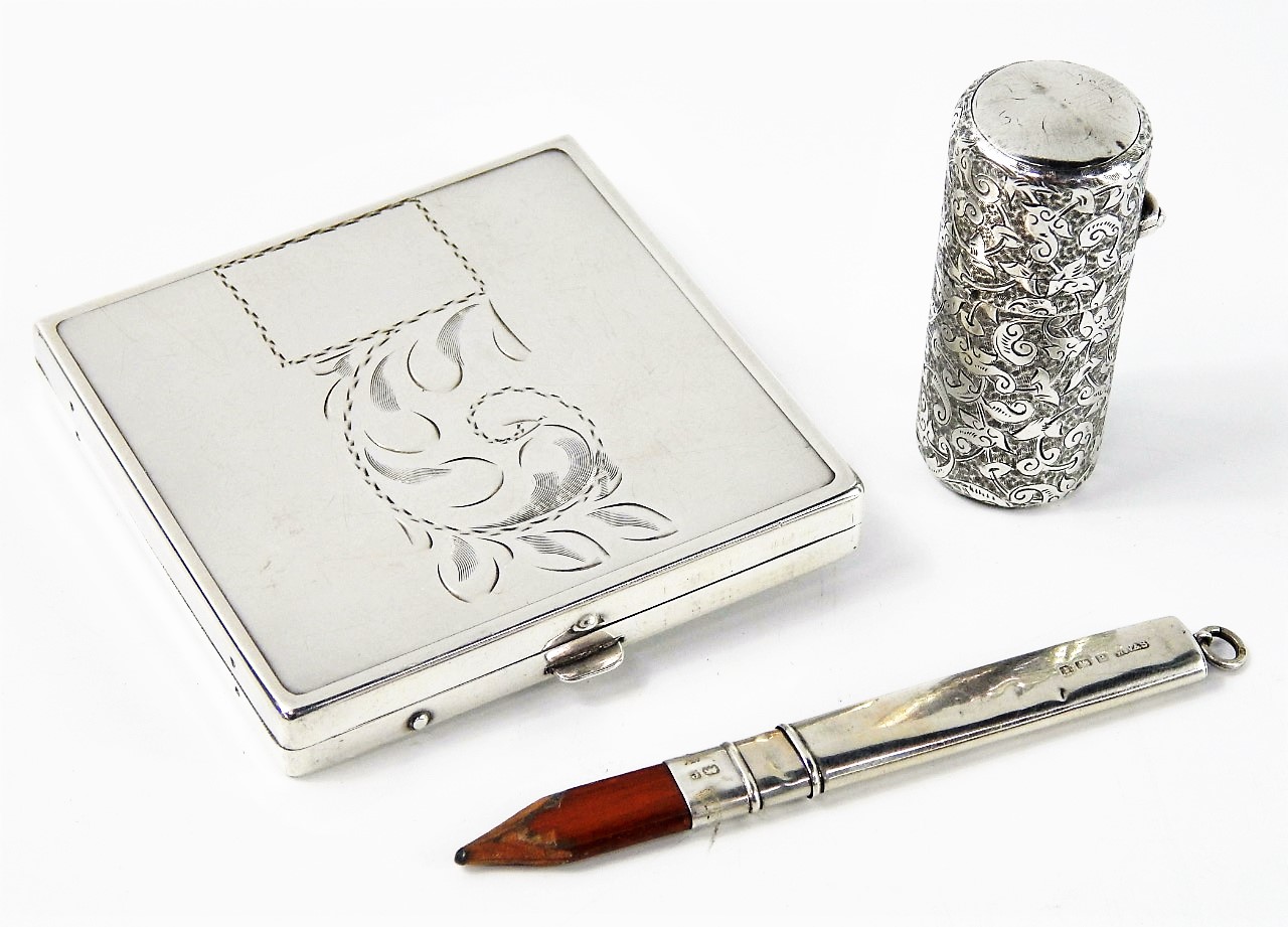 Appraisal: A Canadian white metal compact with foliate engraving stamped sterling