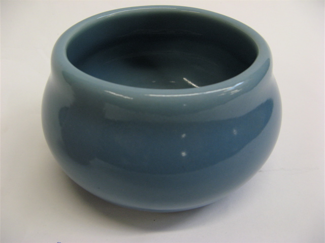 Appraisal: AMERICAN ROOKWOOD ART POTTERY BOWL Light blue diameter inches height