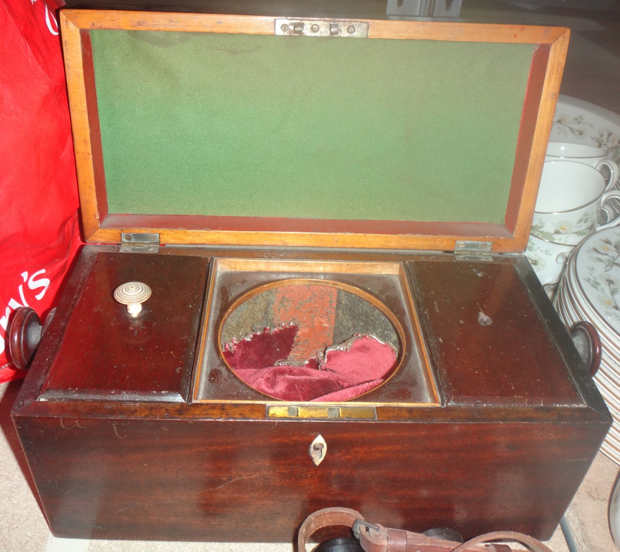 Appraisal: A George III mahogany tea caddy with recessed brass handle