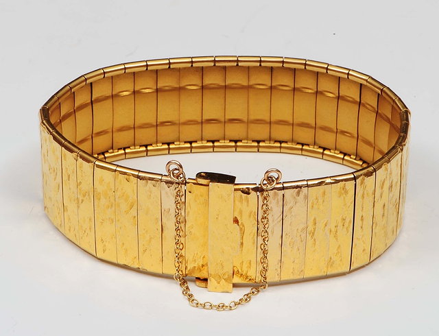 Appraisal: A French ct gold braceletof articulated form grams