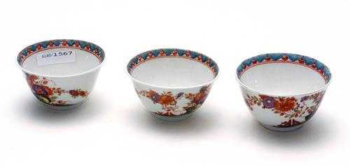 Appraisal: FOUR SMALL CUPS WITH INDIANISCHEN BLUMEN Meissen circa - Each