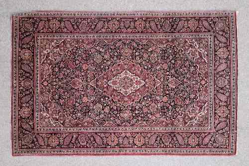 Appraisal: A Meshad rug of Kashan design woven in colours with