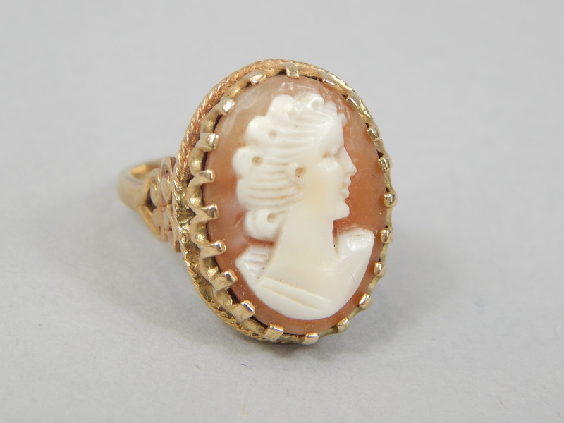 Appraisal: A ct gold dress ring set with a cameo g