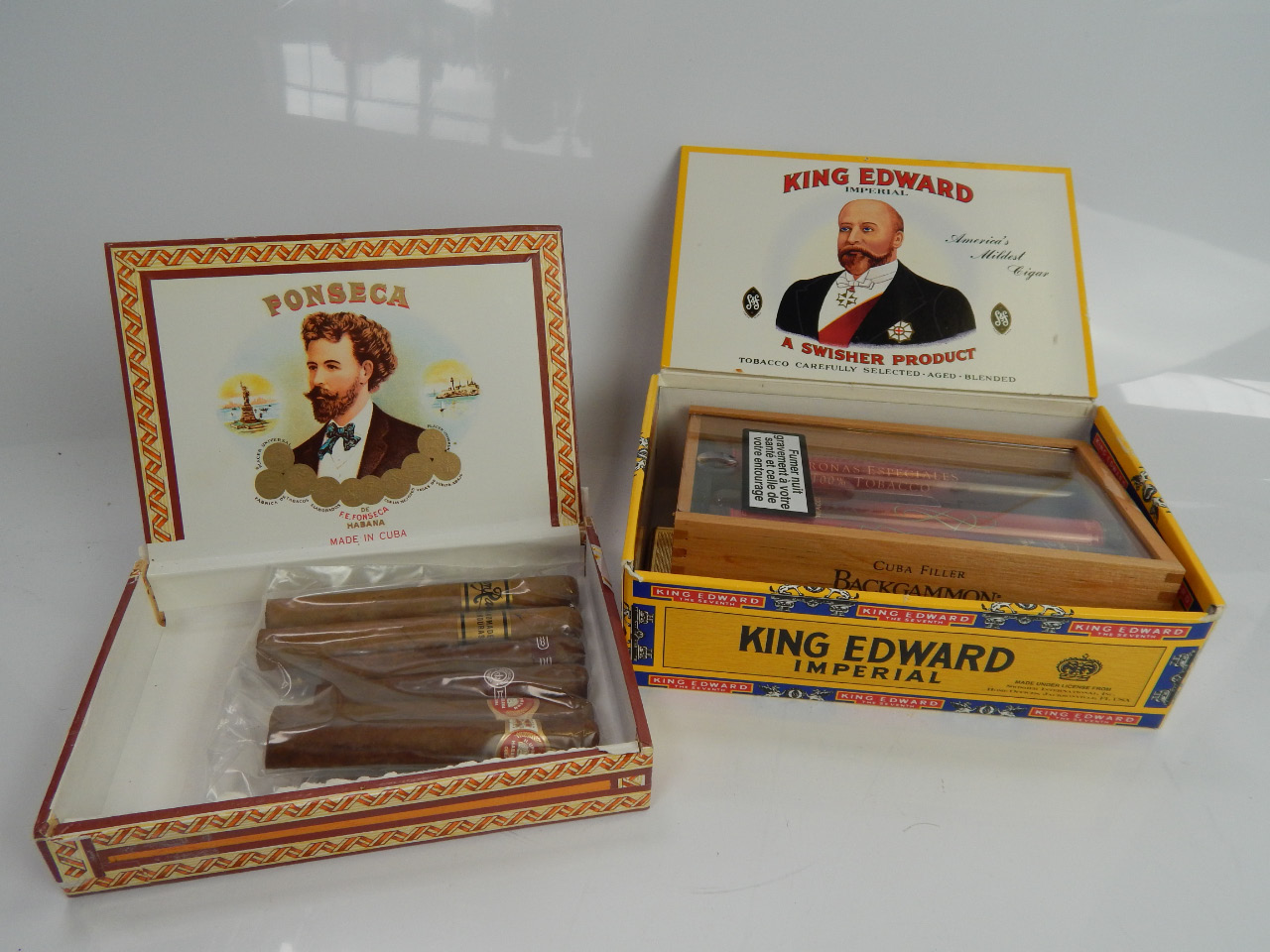 Appraisal: A selection of cigars including Backgammon Coronas and a collection