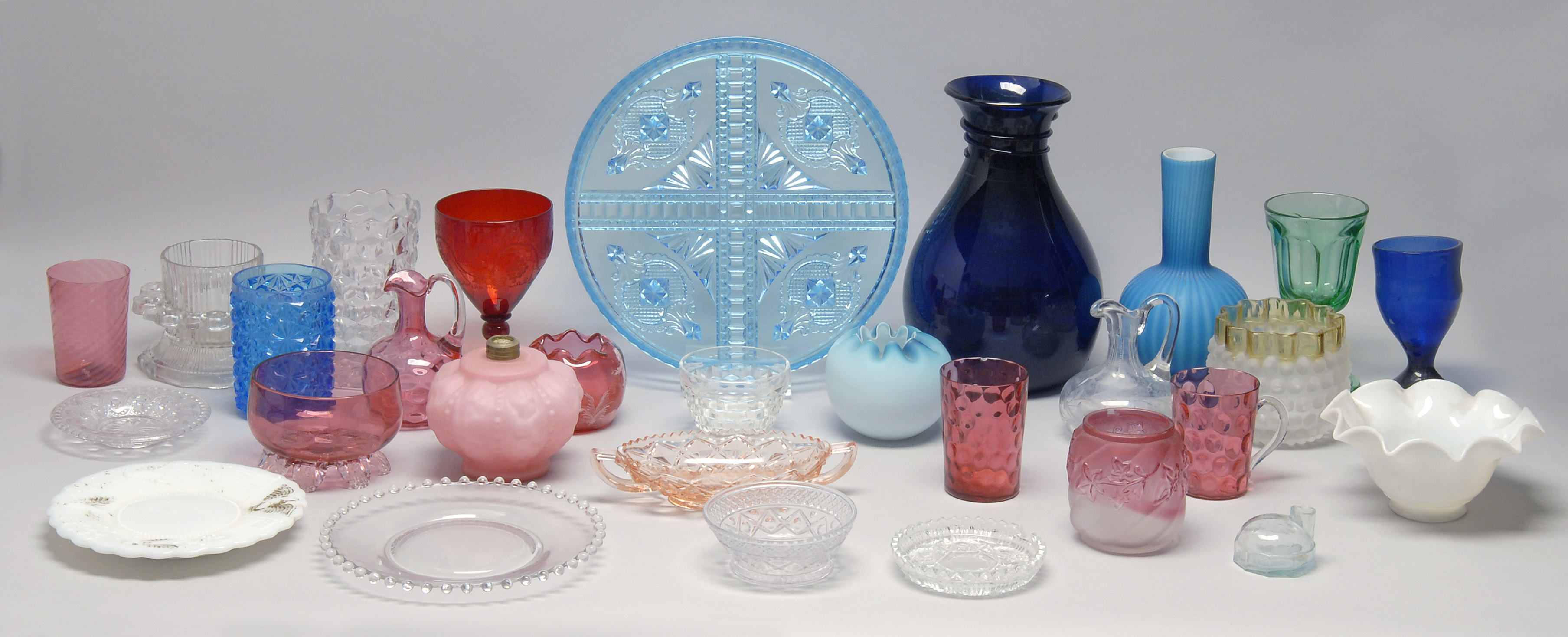 Appraisal: TWENTY-EIGHT PIECES OF ASSORTED CLEAR AND COLORED GLASS Late th