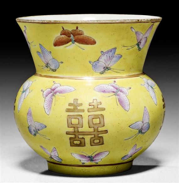 Appraisal: A YELLOW GROUND MARRIAGE VASE WITH BUTTERFLIES China Tongzhi mark