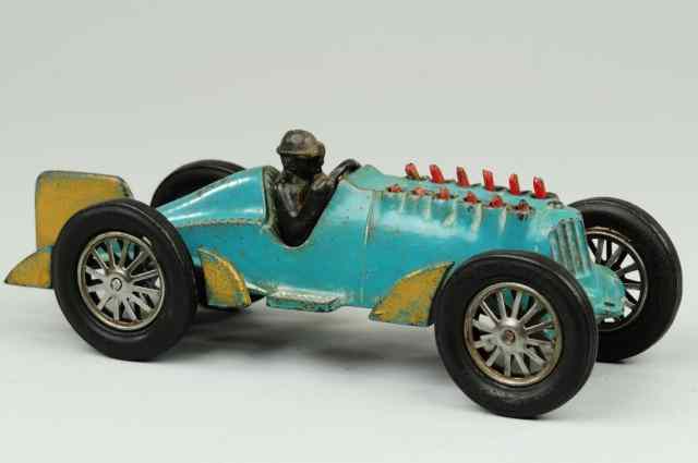 Appraisal: HUBLEY GOLDEN ARROW RACER C 's cast iron twelve piston